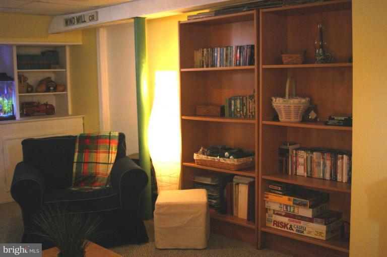 5546 Ashbourne Road Halethorpe, MD 21227 - Photo 16 of 26 a living room with fish tank and a bookshelf