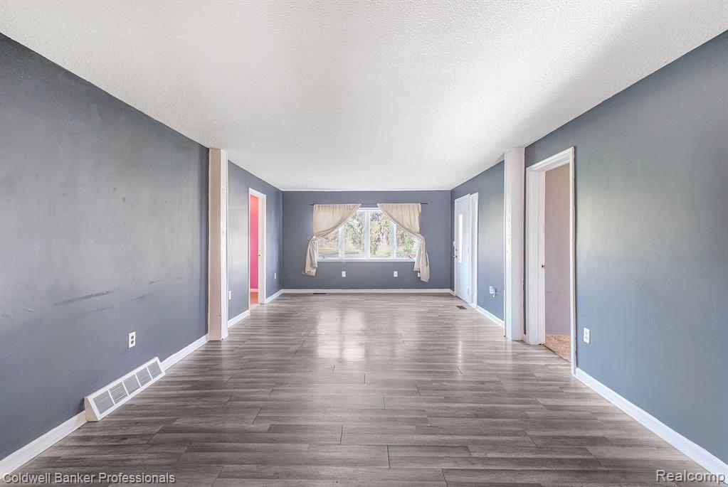 6093 Porter Road Grand Blanc, MI 48439 - Photo 6 of 31