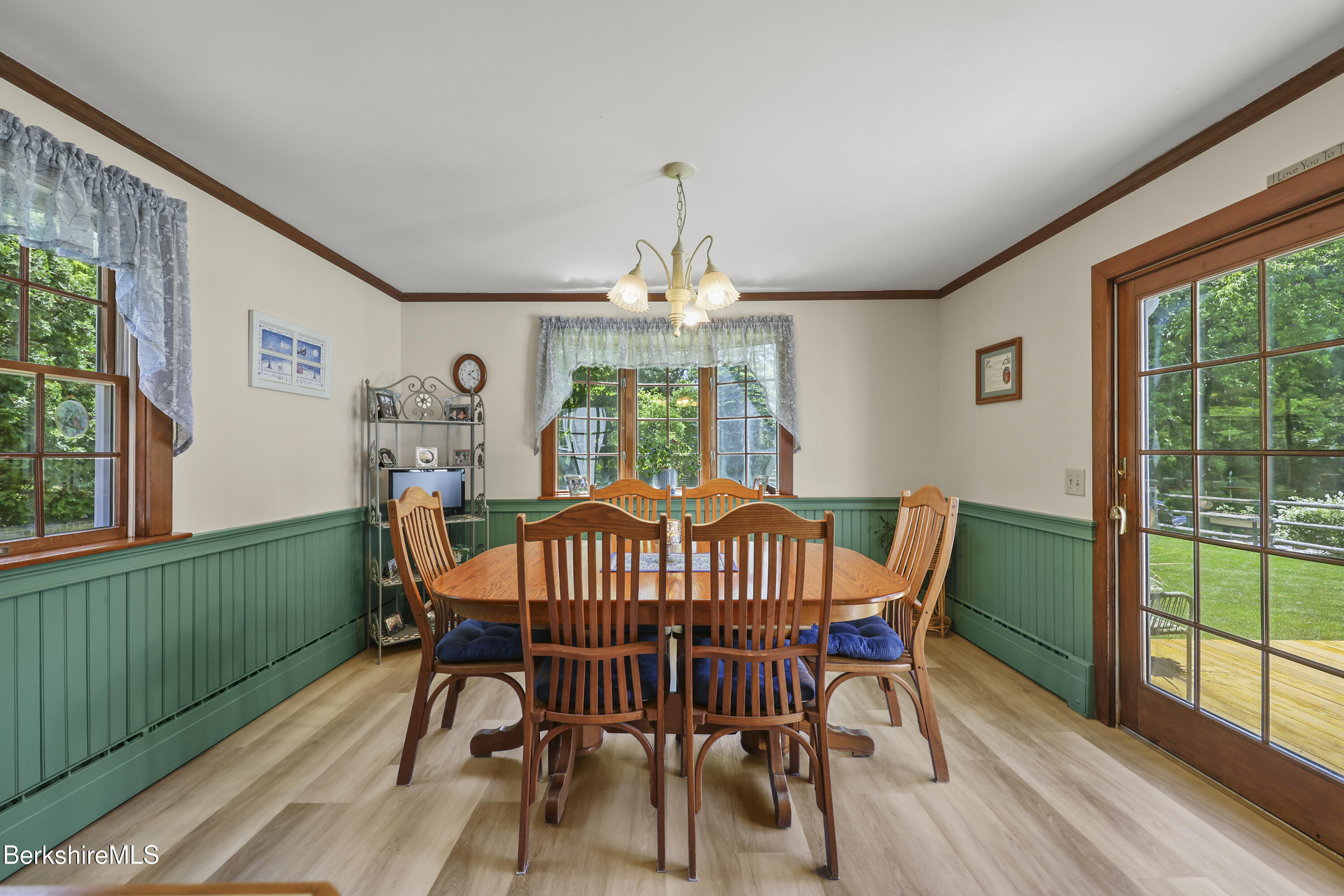 61 Harding Street Pittsfield, MA 01201 - Photo 23 of 48 110 Dining Room