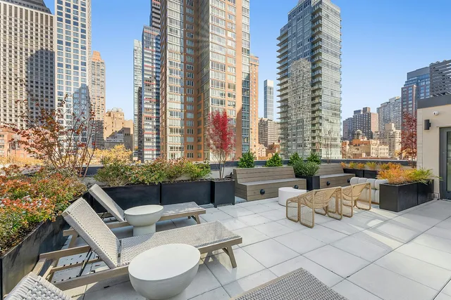 $1,745,000 | 244 East 52nd Street, Unit 3C | Midtown East