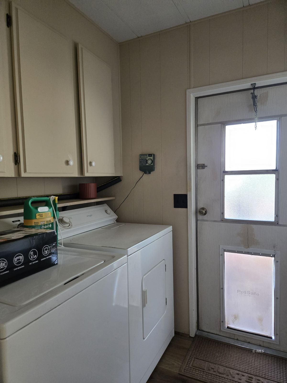 1495 Argyle Lane Bishop, CA 93514 - Photo 14 of 17 Laundry Room
