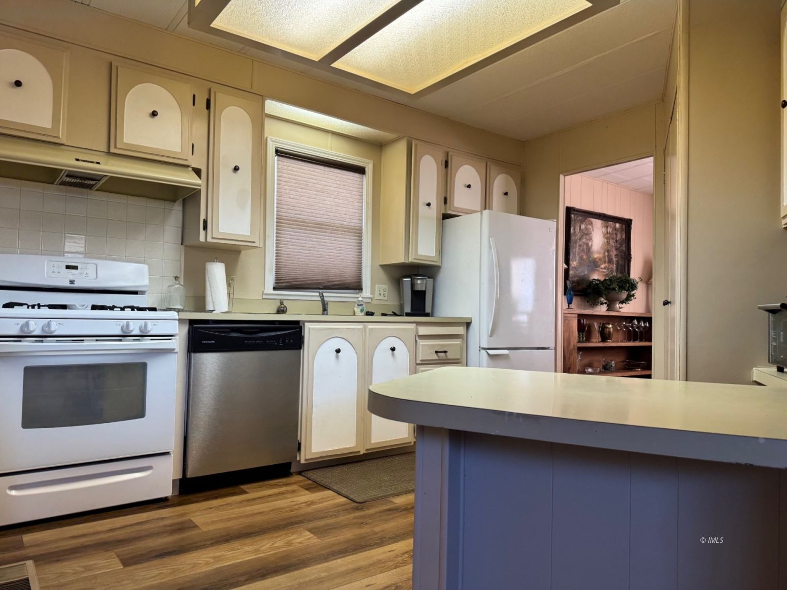 1495 Argyle Lane Bishop, CA 93514 - Photo 9 of 17 Kitchen