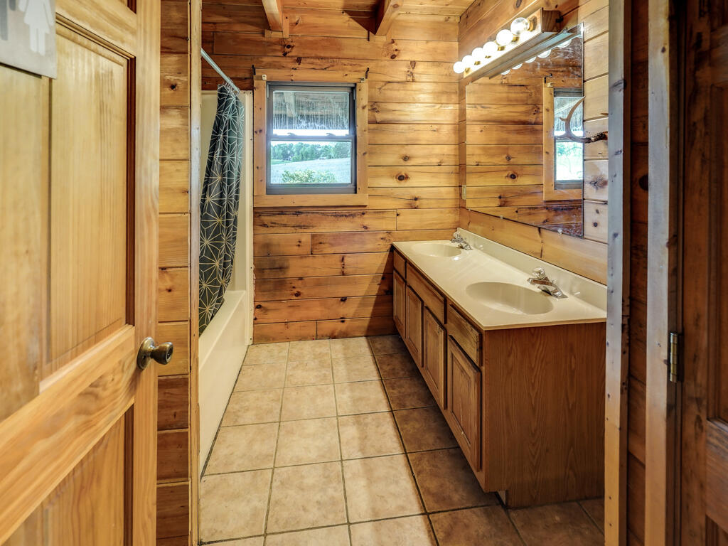 373 Reynolds Road Elizabethton, TN 37643 - Photo 14 of 46 373 Reynolds MLS029