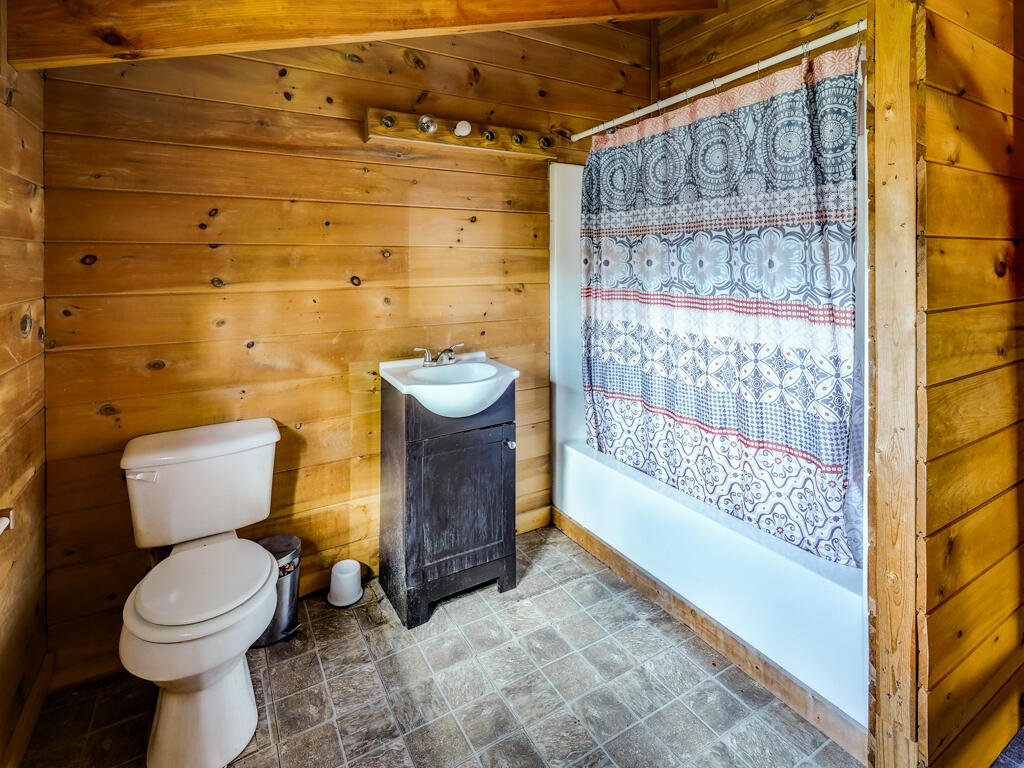 373 Reynolds Road Elizabethton, TN 37643 - Photo 23 of 46 373 Reynolds MLS038