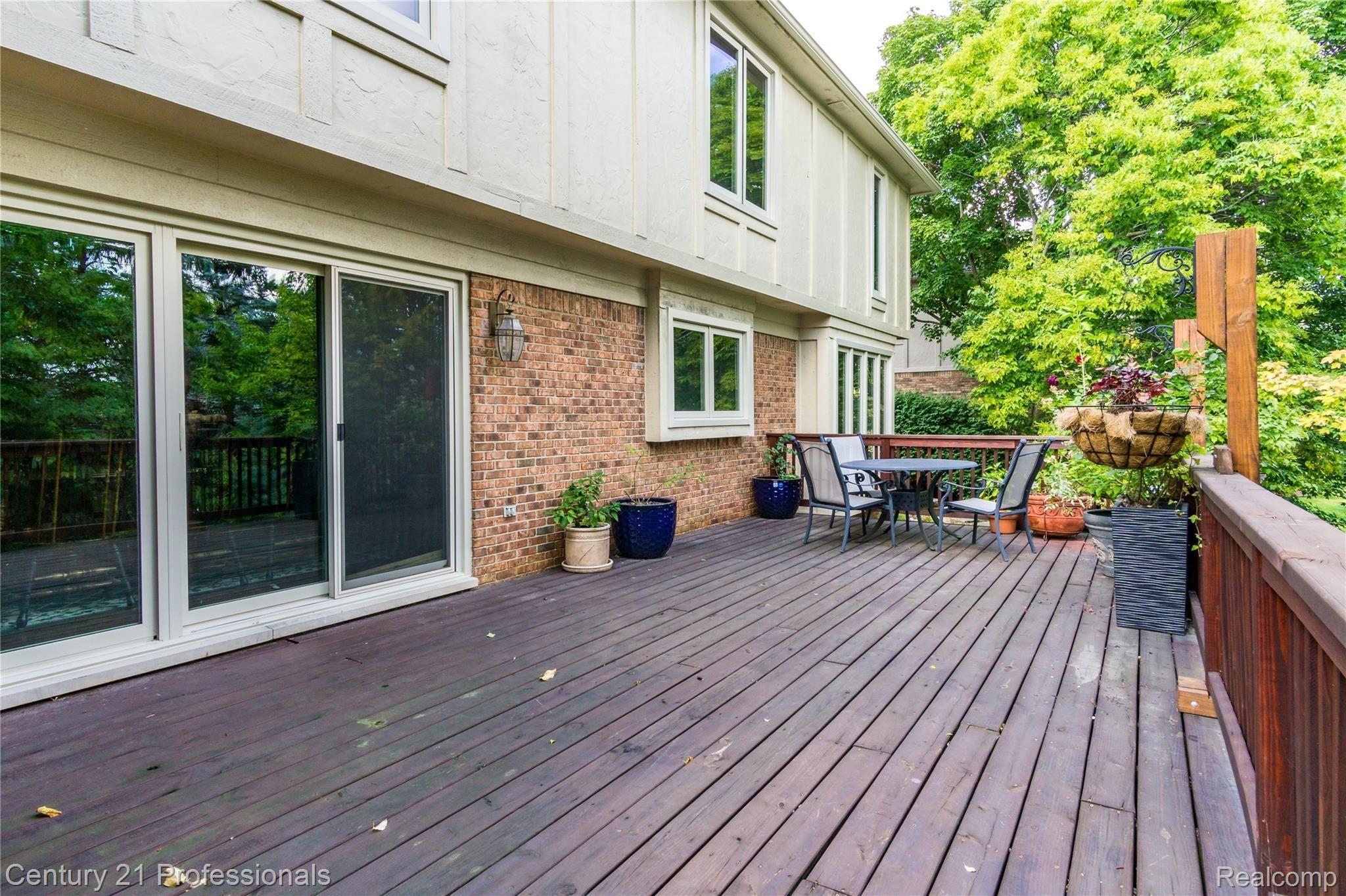 1059 Stony Pointe Boulevard Rochester, MI 48307 - Photo 9 of 74 Exteriors (8 of 14).jpg