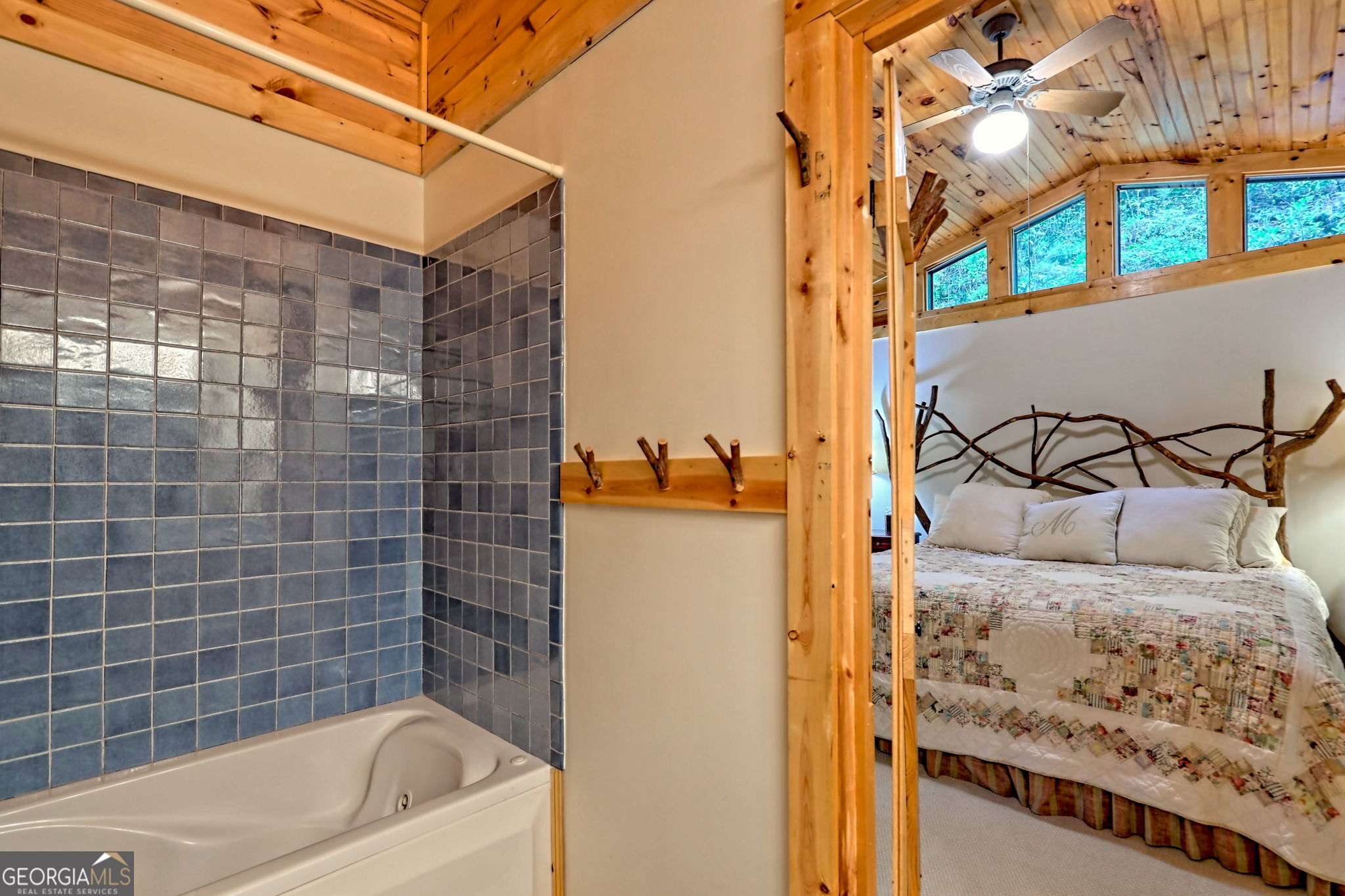 3019 Moccasin Creek Road Clarkesville, GA 30523 - Photo 20 of 72 a bathroom with a bathtub and shower
