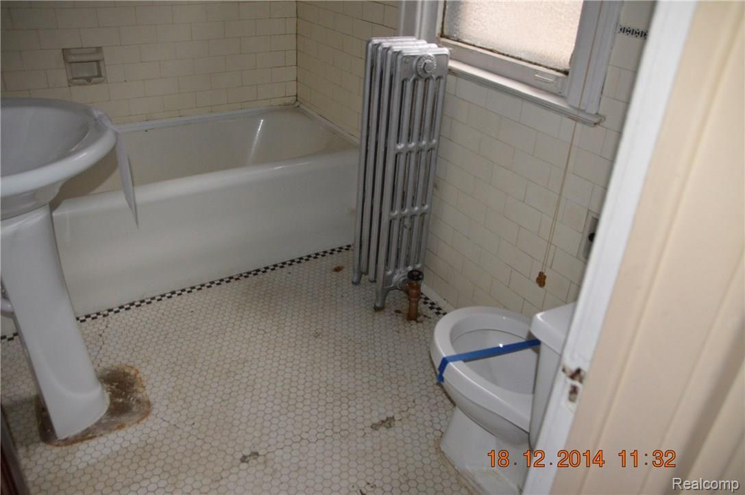 9143 Meyers Road Detroit, MI 48228 - Photo 5 of 9 Darryl 12-18-14 191.JPG