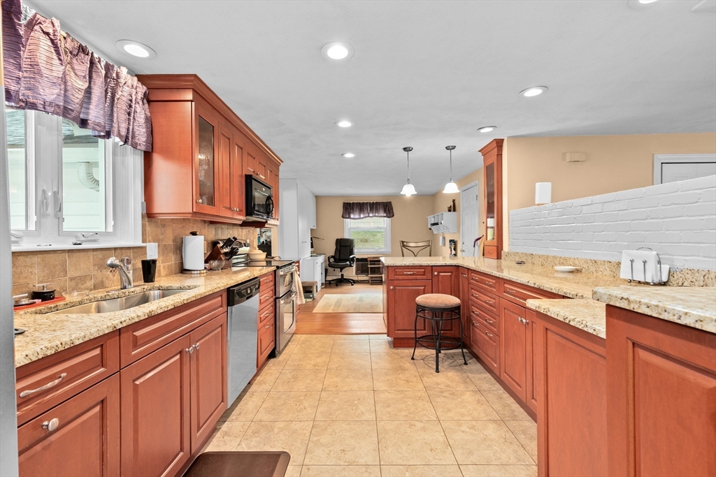 28 Paxton Road Framingham, MA 01701 - Photo 17 of 35 Gallery Image 17