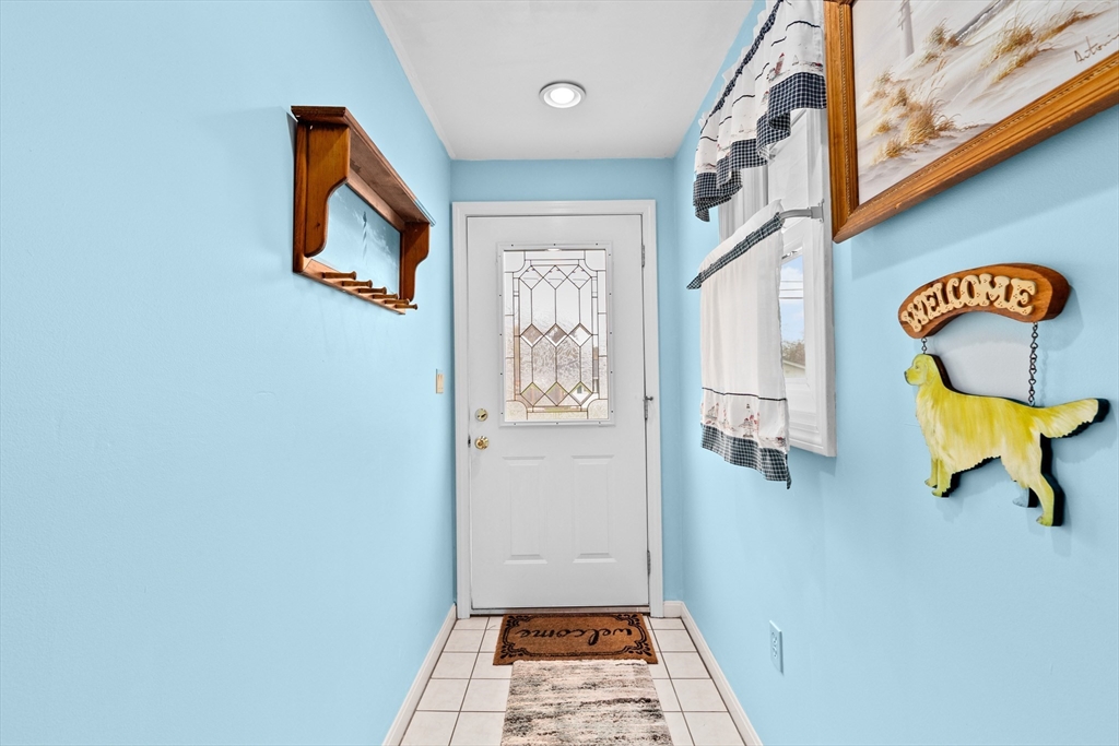 28 Paxton Road Framingham, MA 01701 - Photo 3 of 35 Gallery Image 3