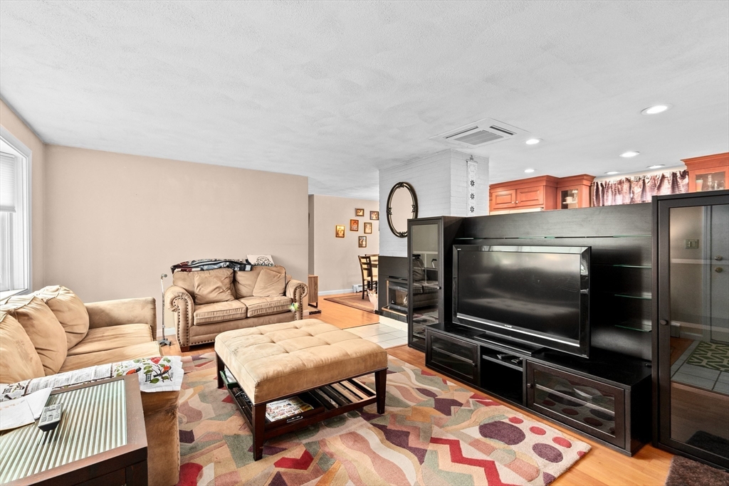 28 Paxton Road Framingham, MA 01701 - Photo 4 of 35 Gallery Image 4