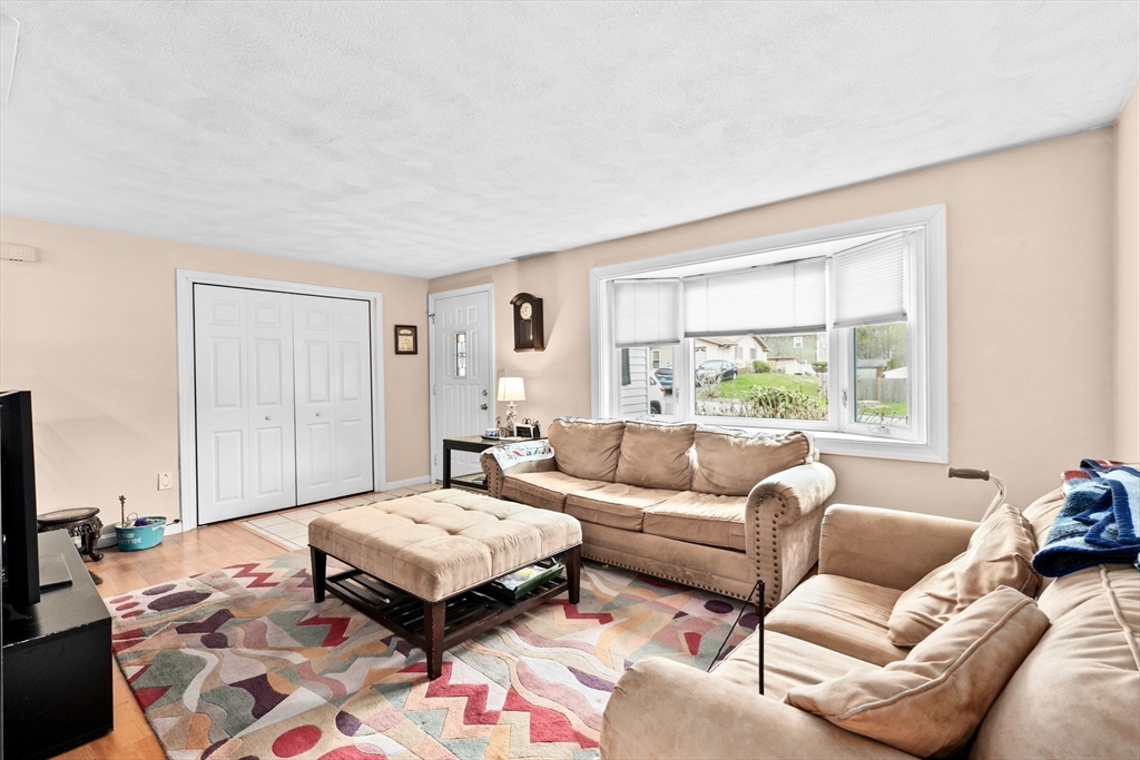 28 Paxton Road Framingham, MA 01701 - Photo 6 of 35 Gallery Image 6