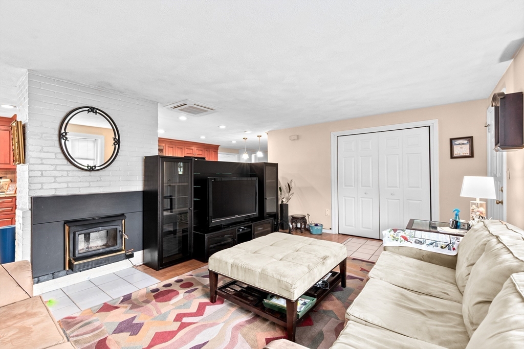 28 Paxton Road Framingham, MA 01701 - Photo 7 of 35 Gallery Image 7