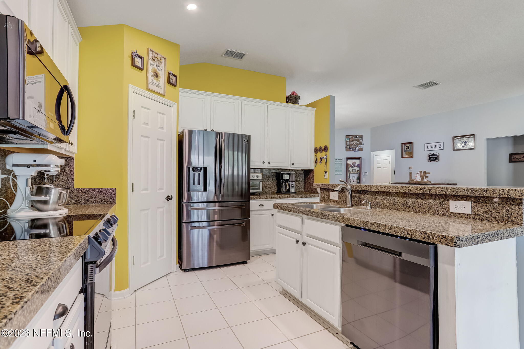 1564 Summerdown Way St. Johns, FL 32259 - Photo 18 of 83 a kitchen with stainless steel appliances granite countertop a sink stove and refrigerator