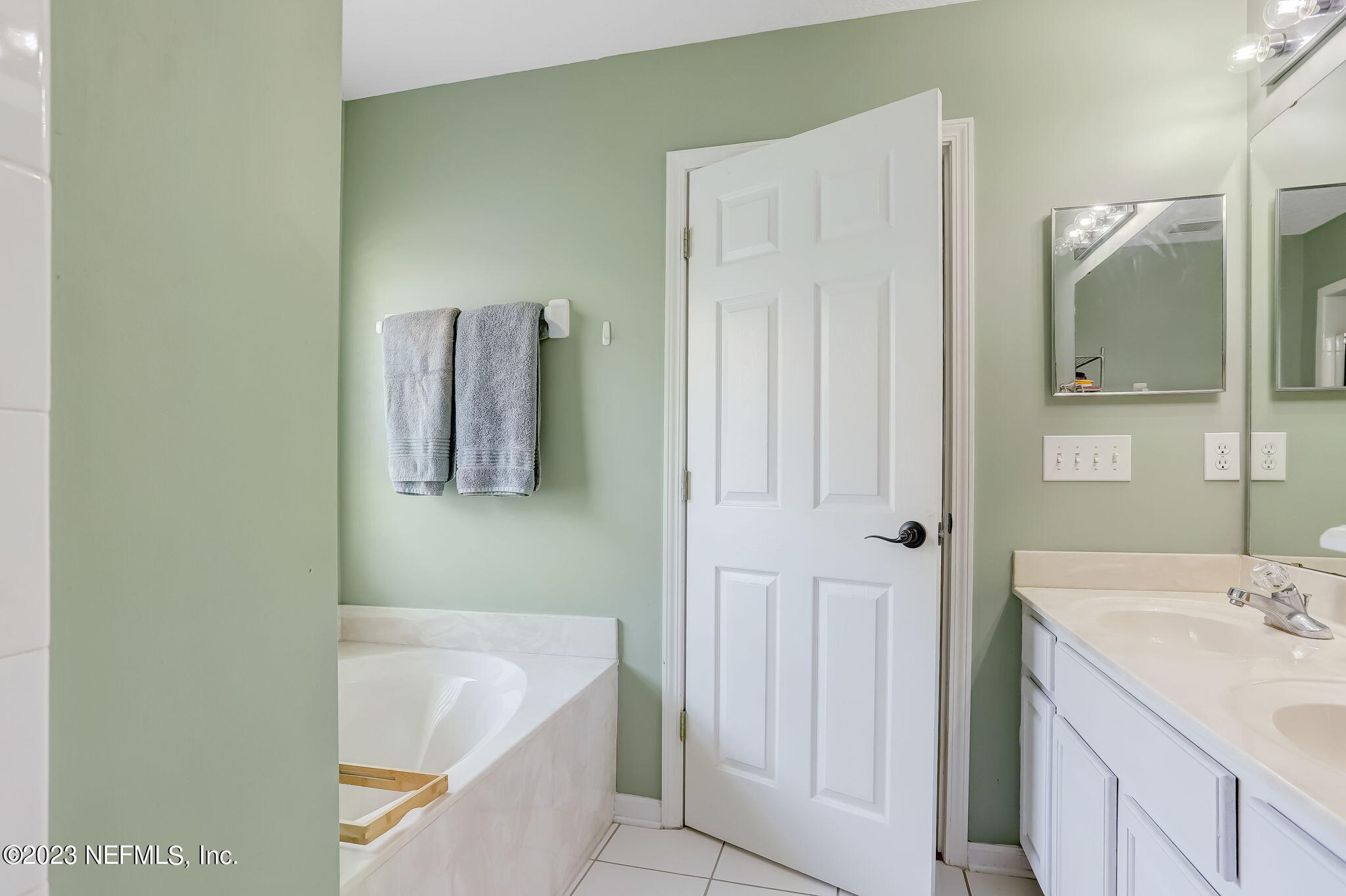 1564 Summerdown Way St. Johns, FL 32259 - Photo 29 of 83 Owner Tub