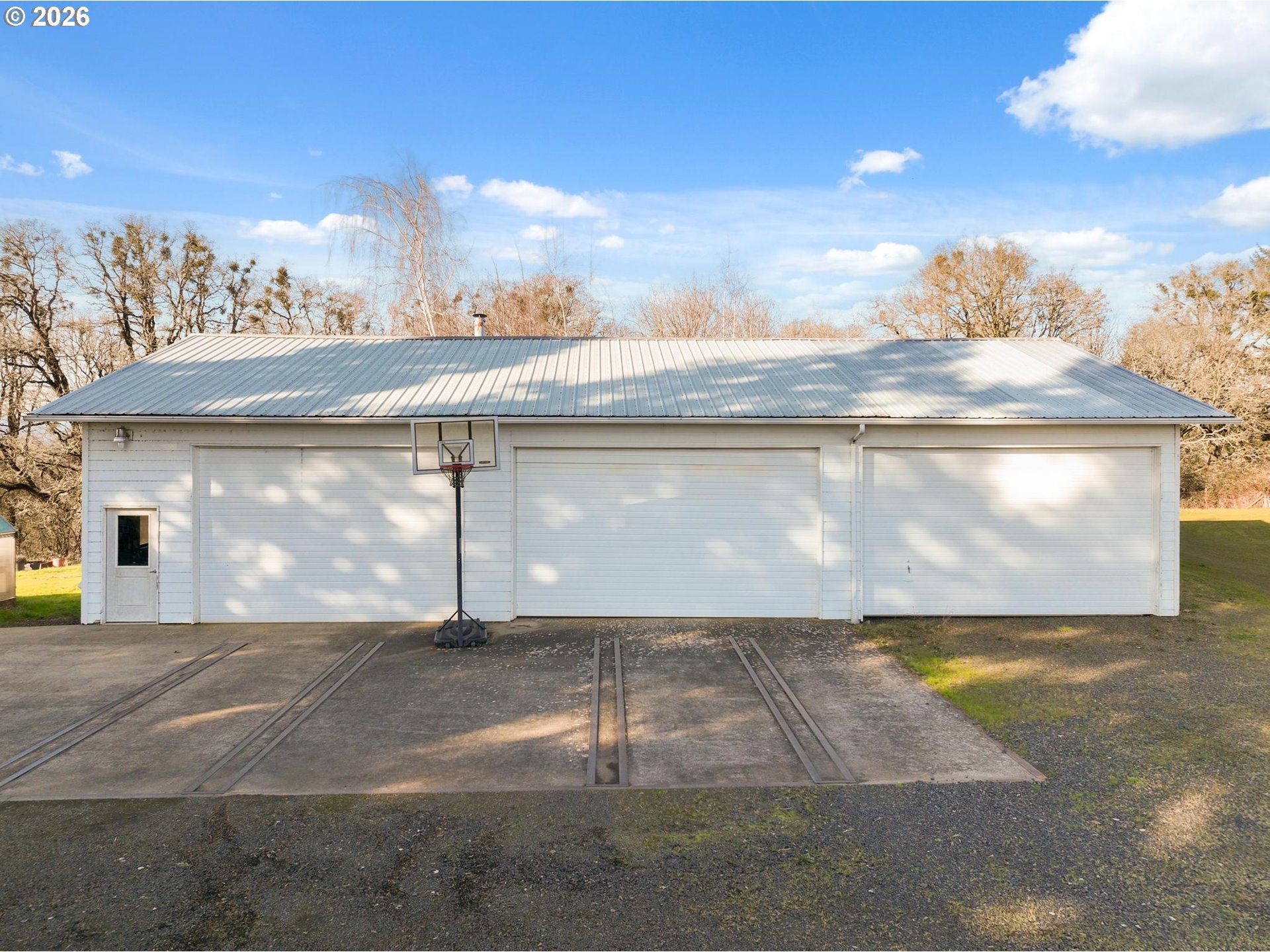 15682 Northeast Yamhill Road Yamhill, OR 97148 - Photo 41 of 47 a view of a indoor basketball court