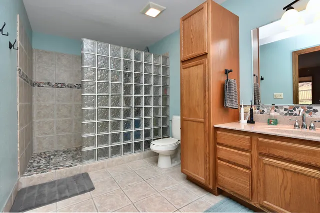 $423,900 | 386 Pleasant Hill Drive, Winona, MN 55987