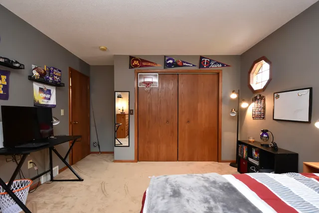 $423,900 | 386 Pleasant Hill Drive, Winona, MN 55987