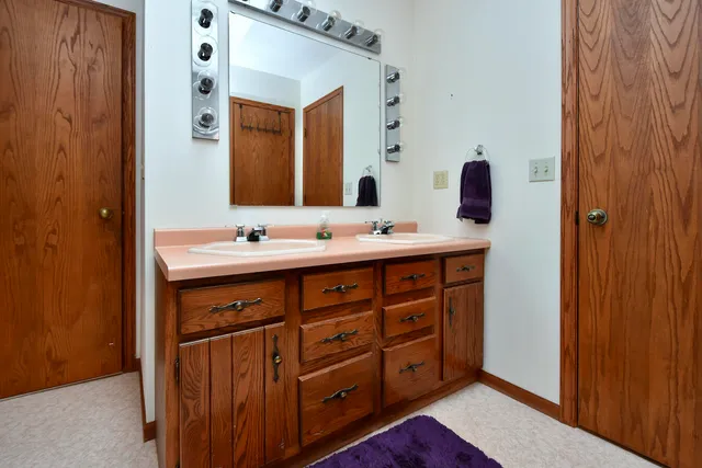 $423,900 | 386 Pleasant Hill Drive, Winona, MN 55987