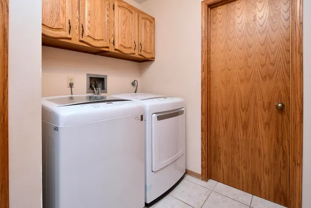 $423,900 | 386 Pleasant Hill Drive, Winona, MN 55987