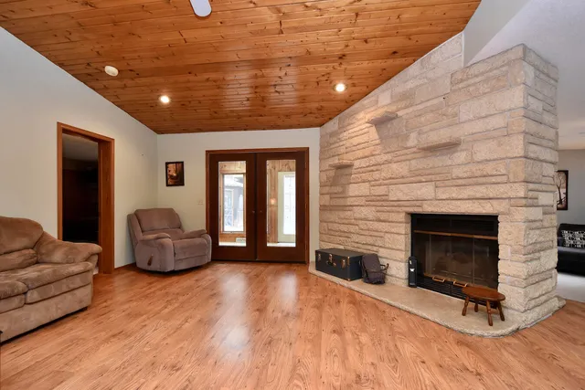 $423,900 | 386 Pleasant Hill Drive, Winona, MN 55987