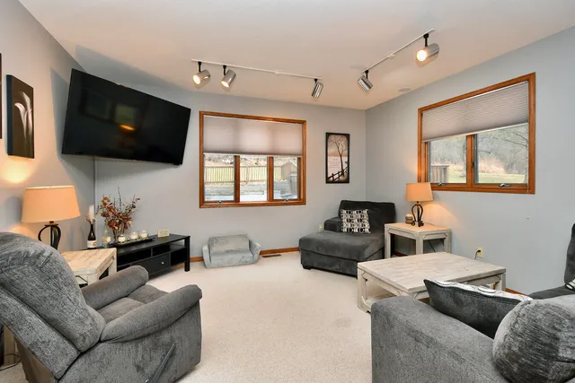 $423,900 | 386 Pleasant Hill Drive, Winona, MN 55987