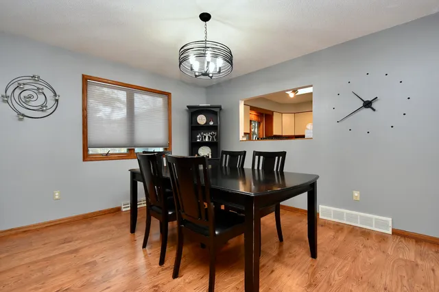 $423,900 | 386 Pleasant Hill Drive, Winona, MN 55987