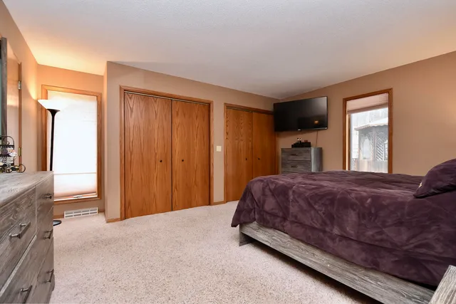 $423,900 | 386 Pleasant Hill Drive, Winona, MN 55987