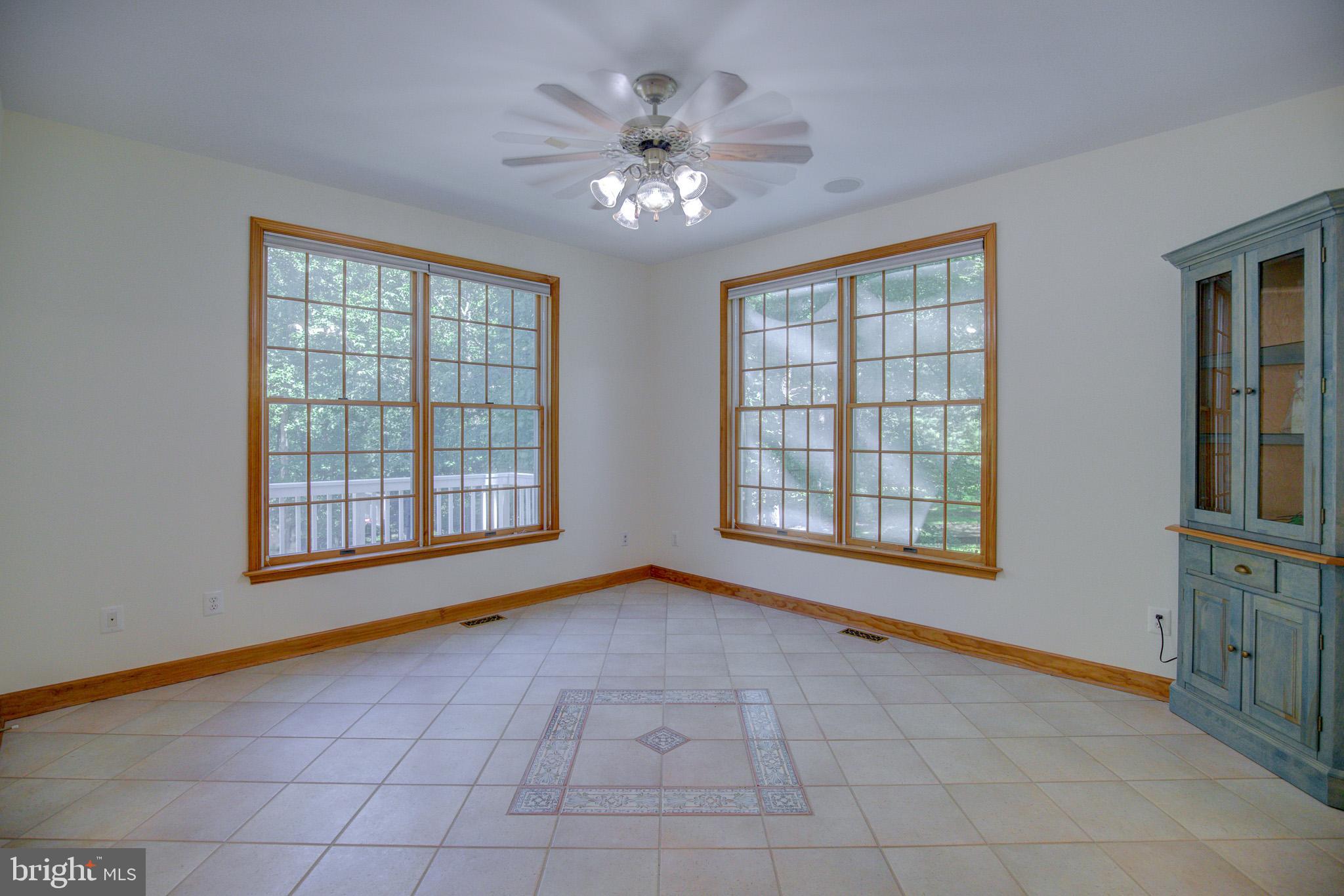 813 Blacks Hill Road Great Falls, VA 22066 - Photo 34 of 92 Sunroom!