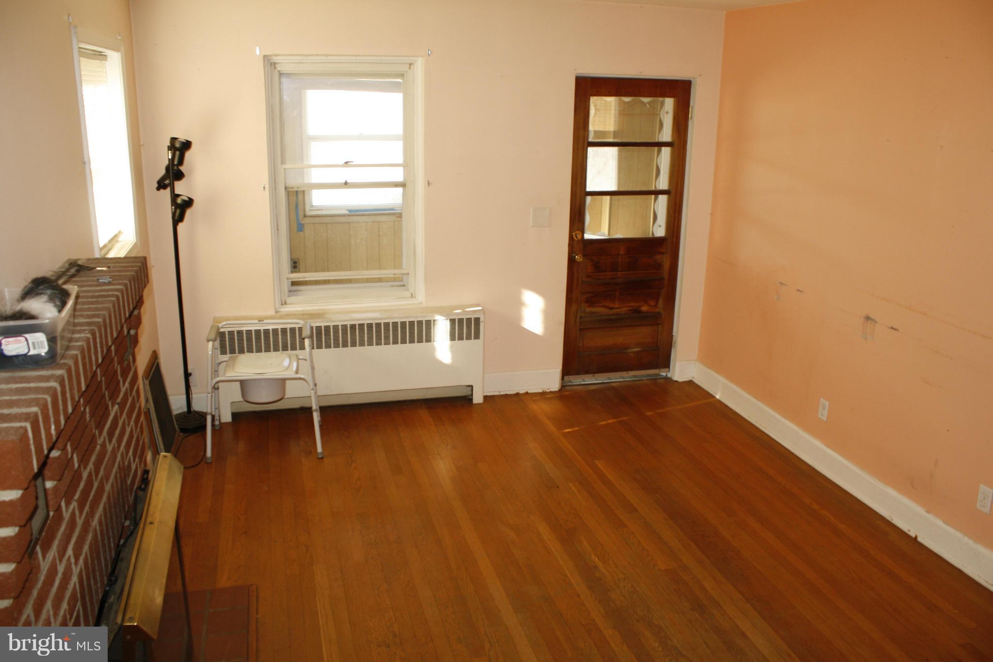 8409 Philadelphia Road Baltimore, MD 21237 - Photo 14 of 21 Living Room