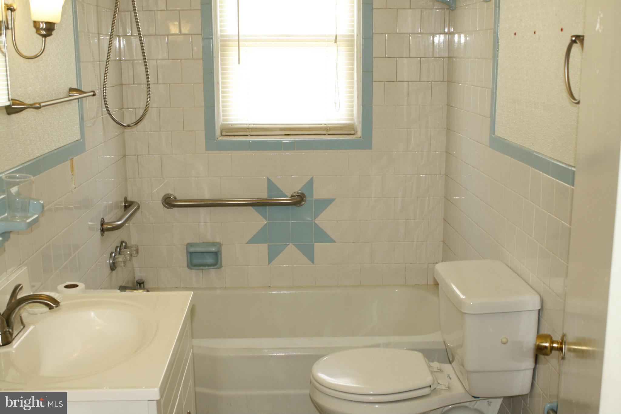 8409 Philadelphia Road Baltimore, MD 21237 - Photo 8 of 21 Bath