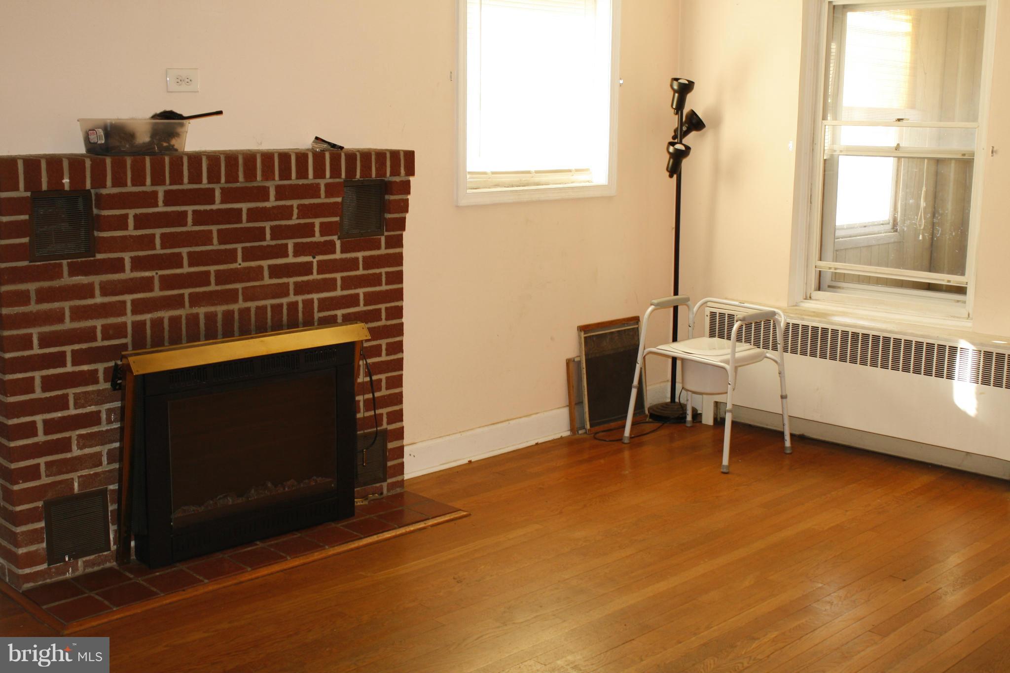 8409 Philadelphia Road Baltimore, MD 21237 - Photo 10 of 21 Living Room