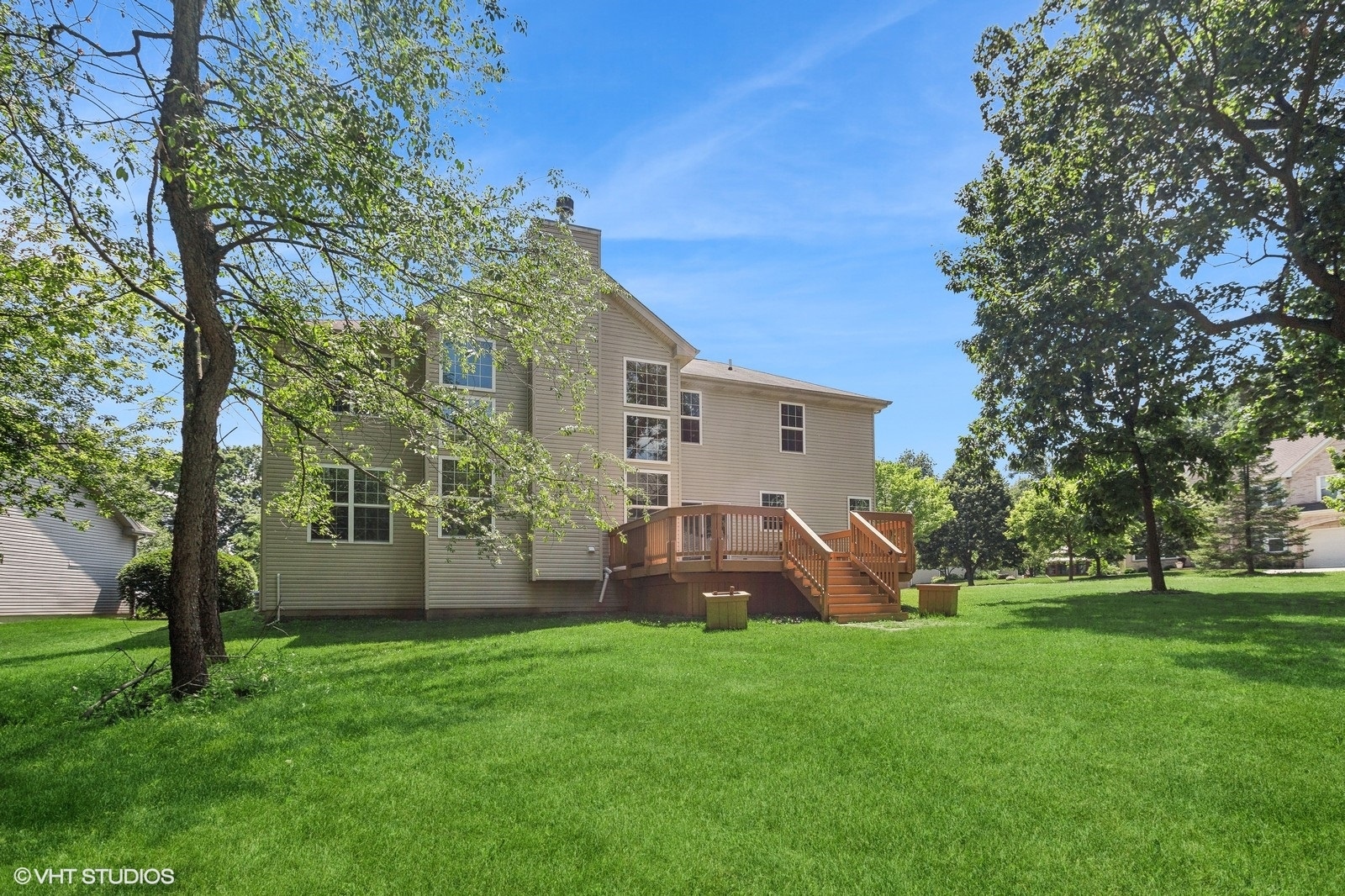 1489 Fox Path Lane Hoffman Estates, IL 60192 - Photo 26 of 27 front view of house with a garden