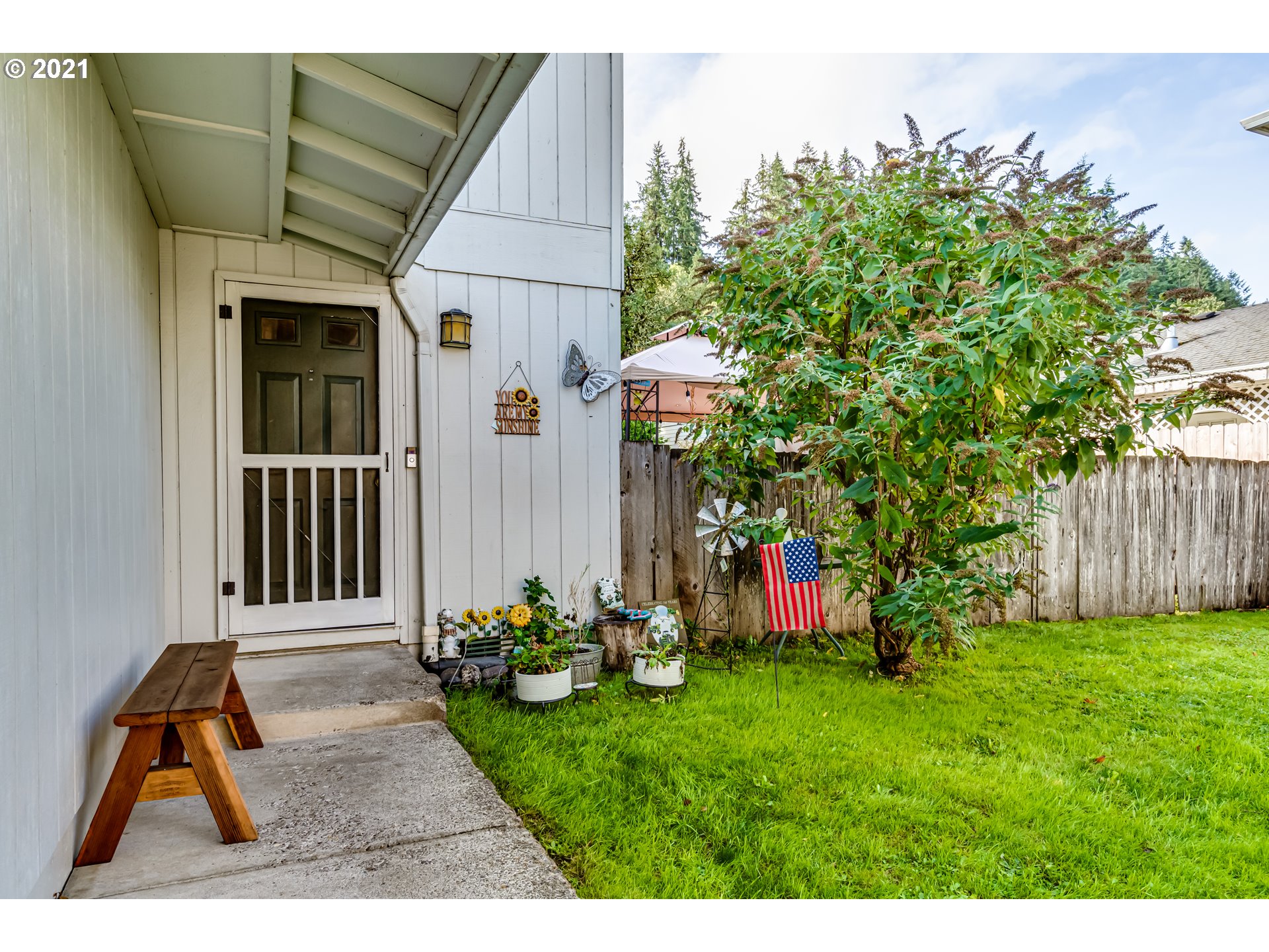 146 South 63rd Street Springfield, OR 97478 - Photo 3 of 27 a view of outdoor space and yard
