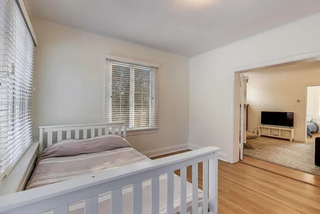 $2,950 | 1632 Wesley Avenue, Evanston, IL 60201