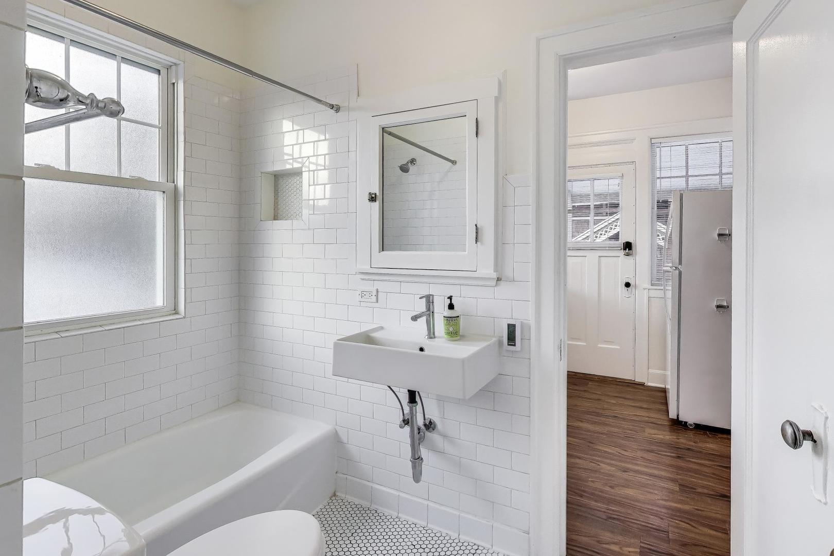 1632 Wesley Avenue Evanston, IL 60201 - Photo 15 of 25