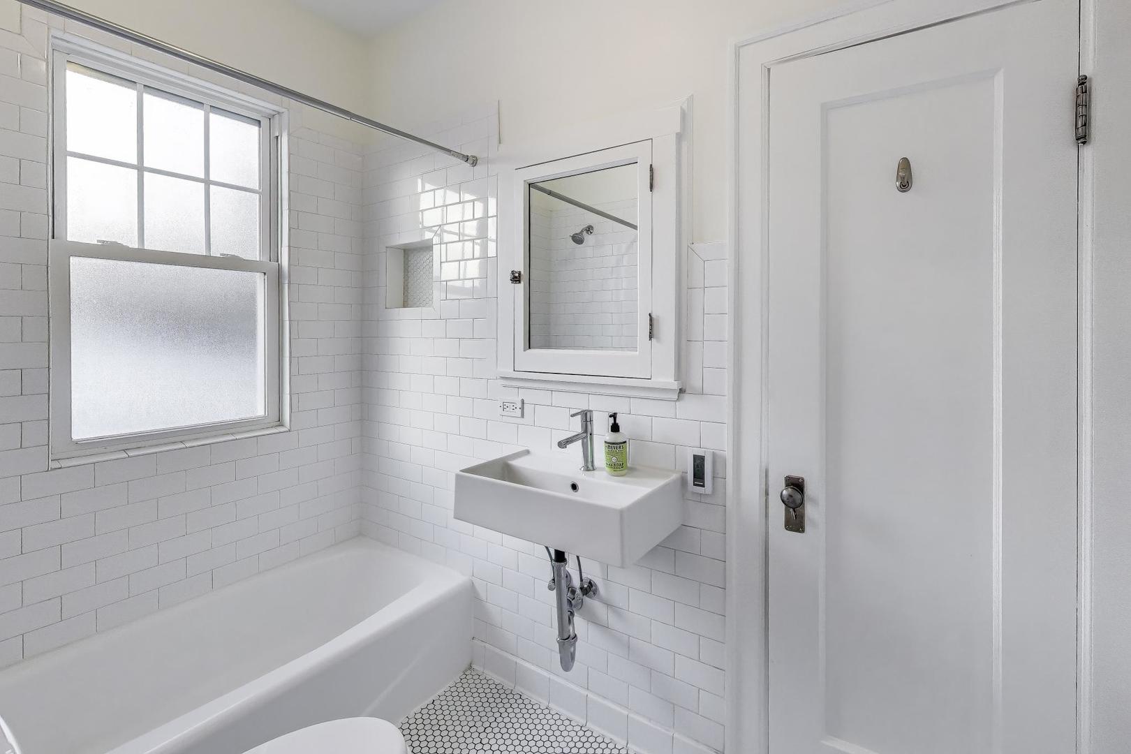 1632 Wesley Avenue Evanston, IL 60201 - Photo 16 of 25