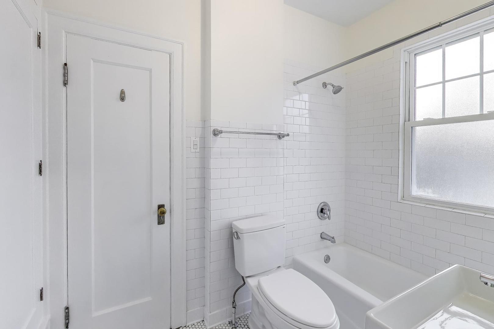 1632 Wesley Avenue Evanston, IL 60201 - Photo 17 of 25