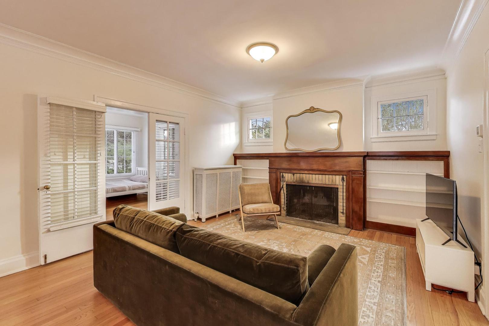 1632 Wesley Avenue Evanston, IL 60201 - Photo 4 of 25