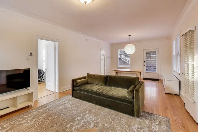 $2,950 | 1632 Wesley Avenue, Evanston, IL 60201