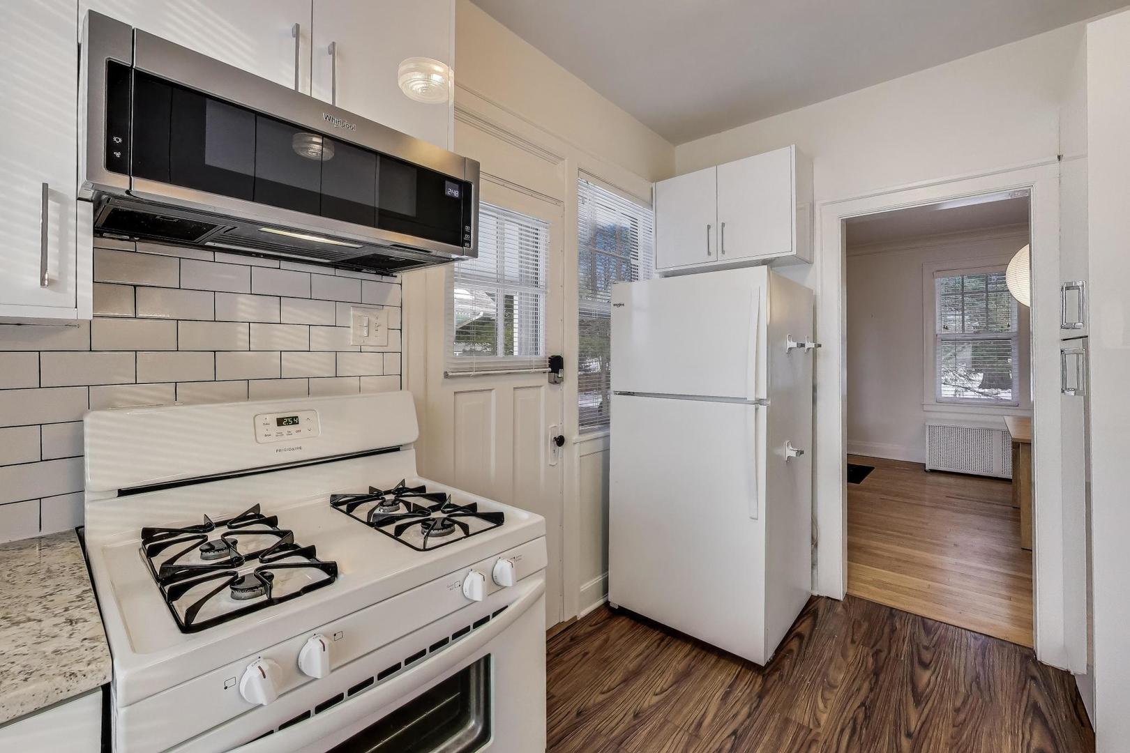 1632 Wesley Avenue Evanston, IL 60201 - Photo 9 of 25