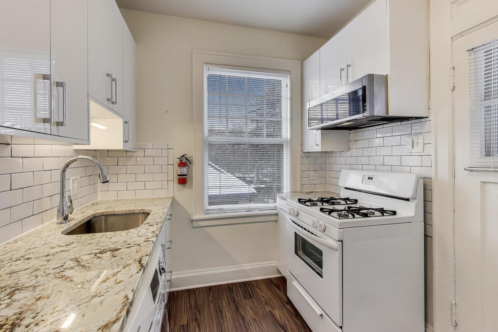 1632 Wesley Avenue Evanston, IL 60201 - Photo 10 of 25