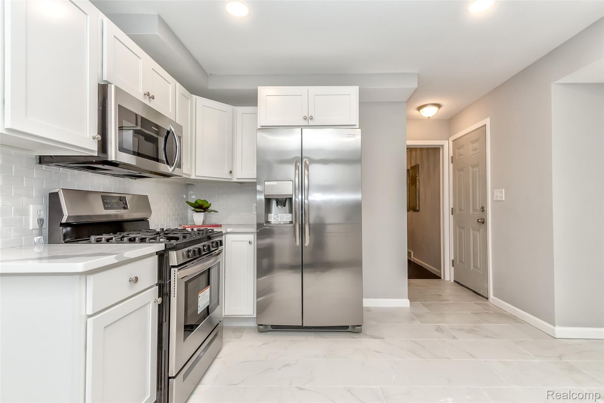3801 Yorkshire Road Detroit, MI 48224 - Photo 10 of 30 09.jpg