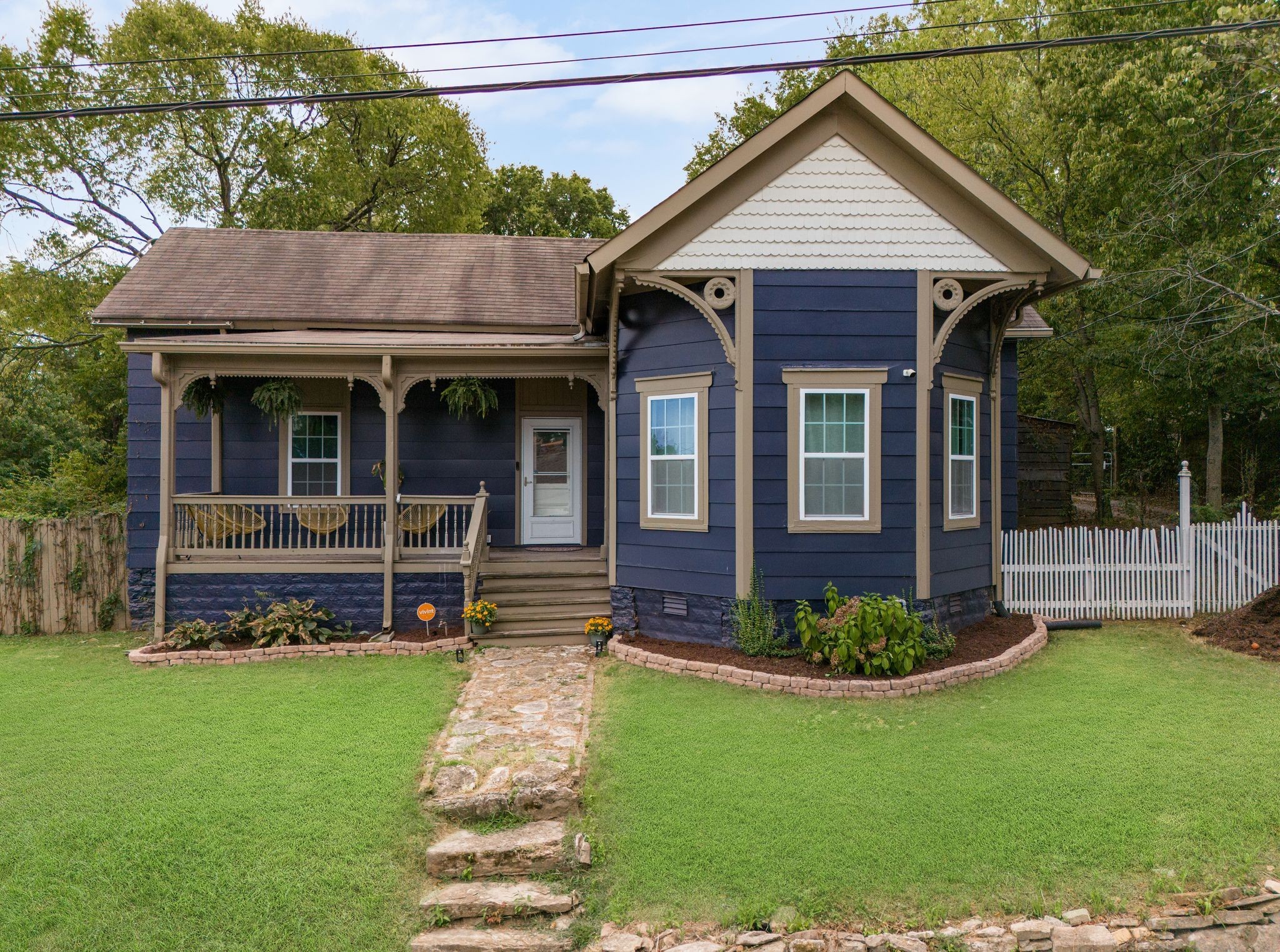 311 West 13th Street Columbia, TN 38401 - Photo 3 of 47 a front view of a house with a yard