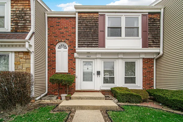 $315,000 | 1965 Cheltenham Place, Hoffman Estates, IL 60169