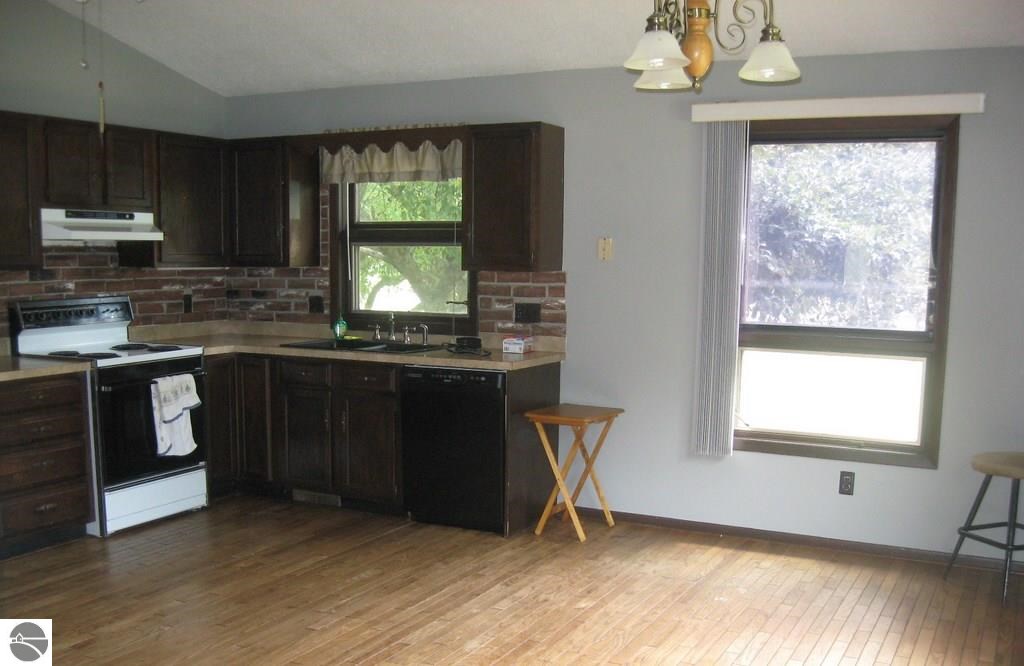 2990 West Wing Road Mount Pleasant, MI 48858 - Photo 9 of 18 1789567-8.JPG