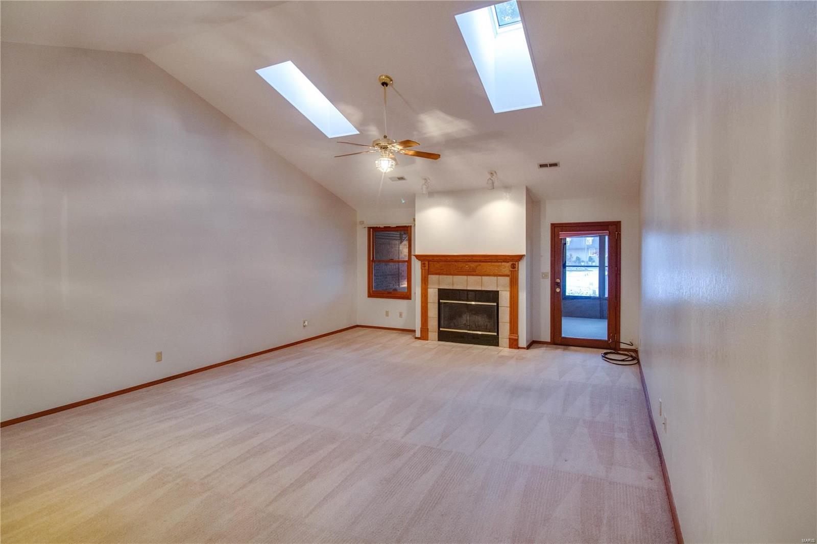 4525 Moonlight Way Alton, IL 62002 - Photo 5 of 28