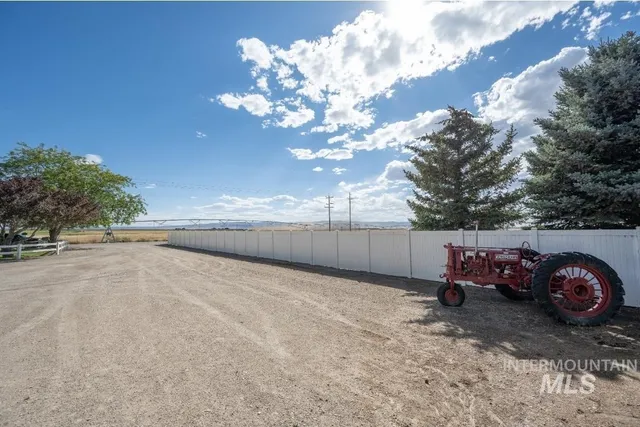 $875,000 | 650 West 800 S Road, Burley, ID 83318