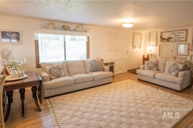 $875,000 | 650 West 800 S Road, Burley, ID 83318