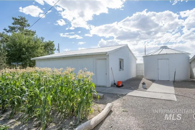 $875,000 | 650 West 800 S Road, Burley, ID 83318