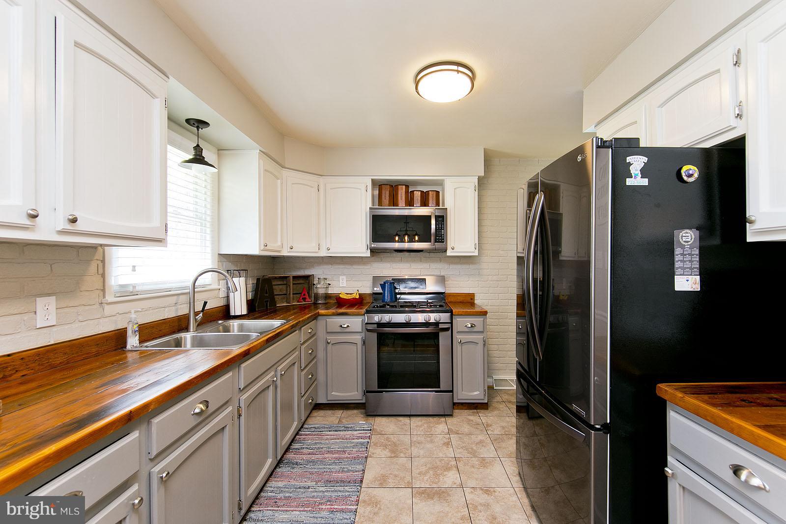 214 Ridge Road Winchester, VA 22602 - Photo 8 of 27 Kitchen